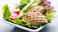 Sekret idealnie przygotowanej piersi z kurczaka: szef kuchni zdradził sprytny trik